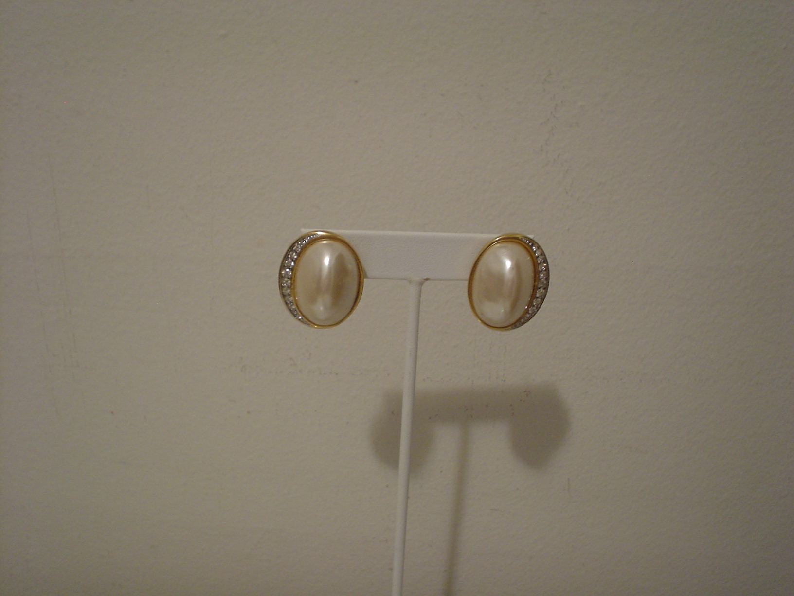 Richelieu clip earrings